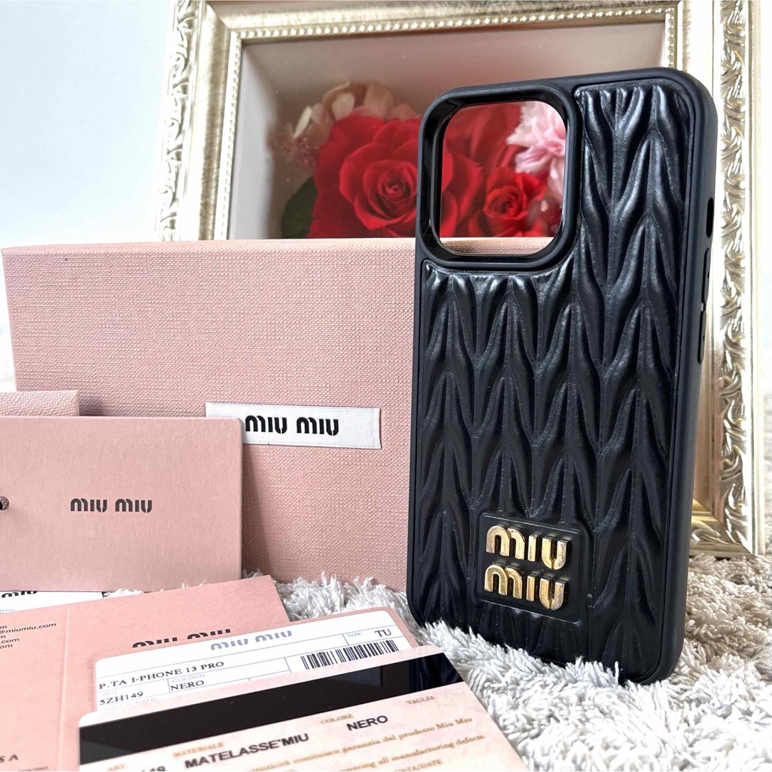 miumiu(ミュウミュウ)の美品✨miumiu iPhone13pro ケース スマホ マテラッセ スマホ/家電/カメラのスマホアクセサリー(iPhoneケース)の商品写真