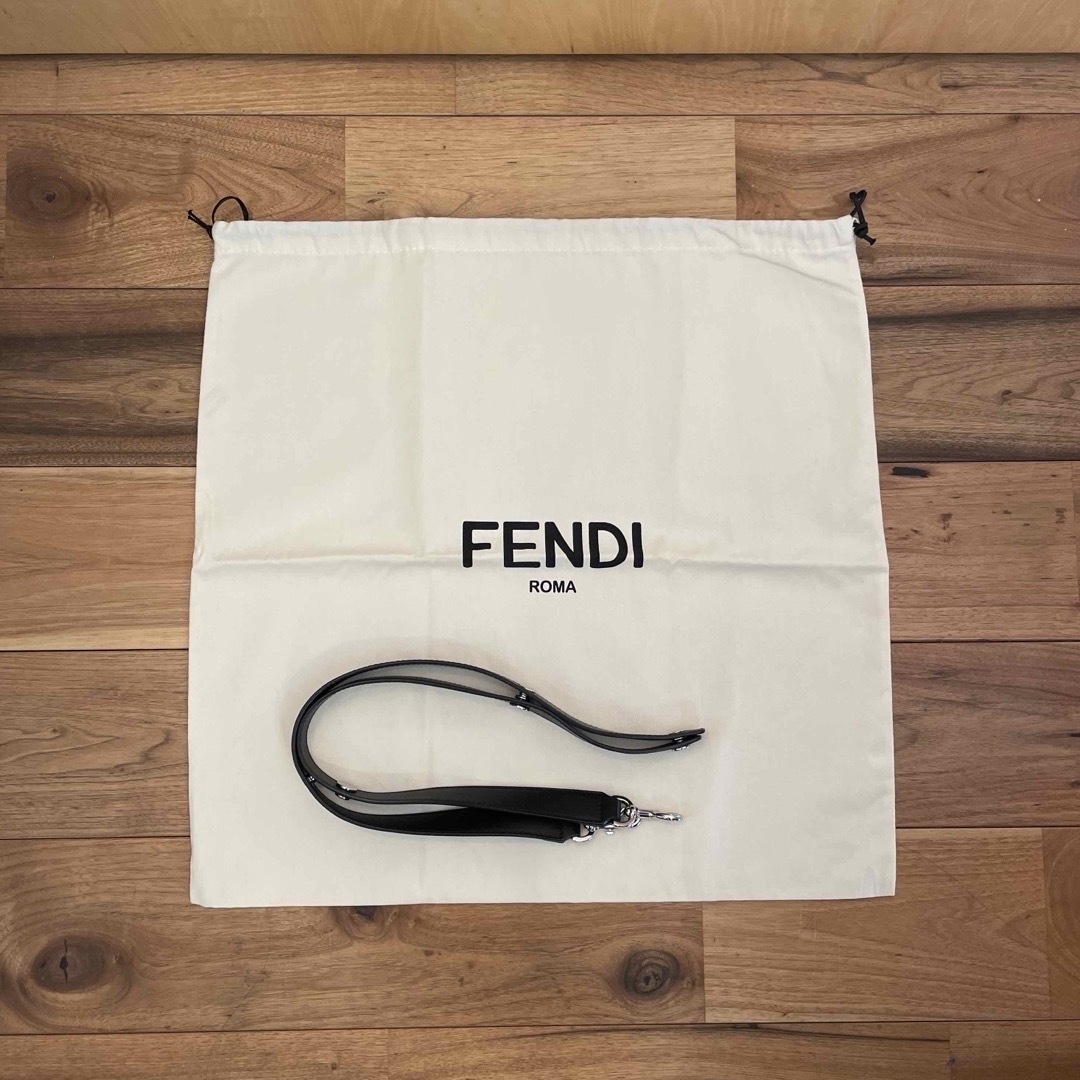 FENDI(フェンディ)のFENDI バイザウェイ ラージ 黒 レディースのバッグ(ショルダーバッグ)の商品写真