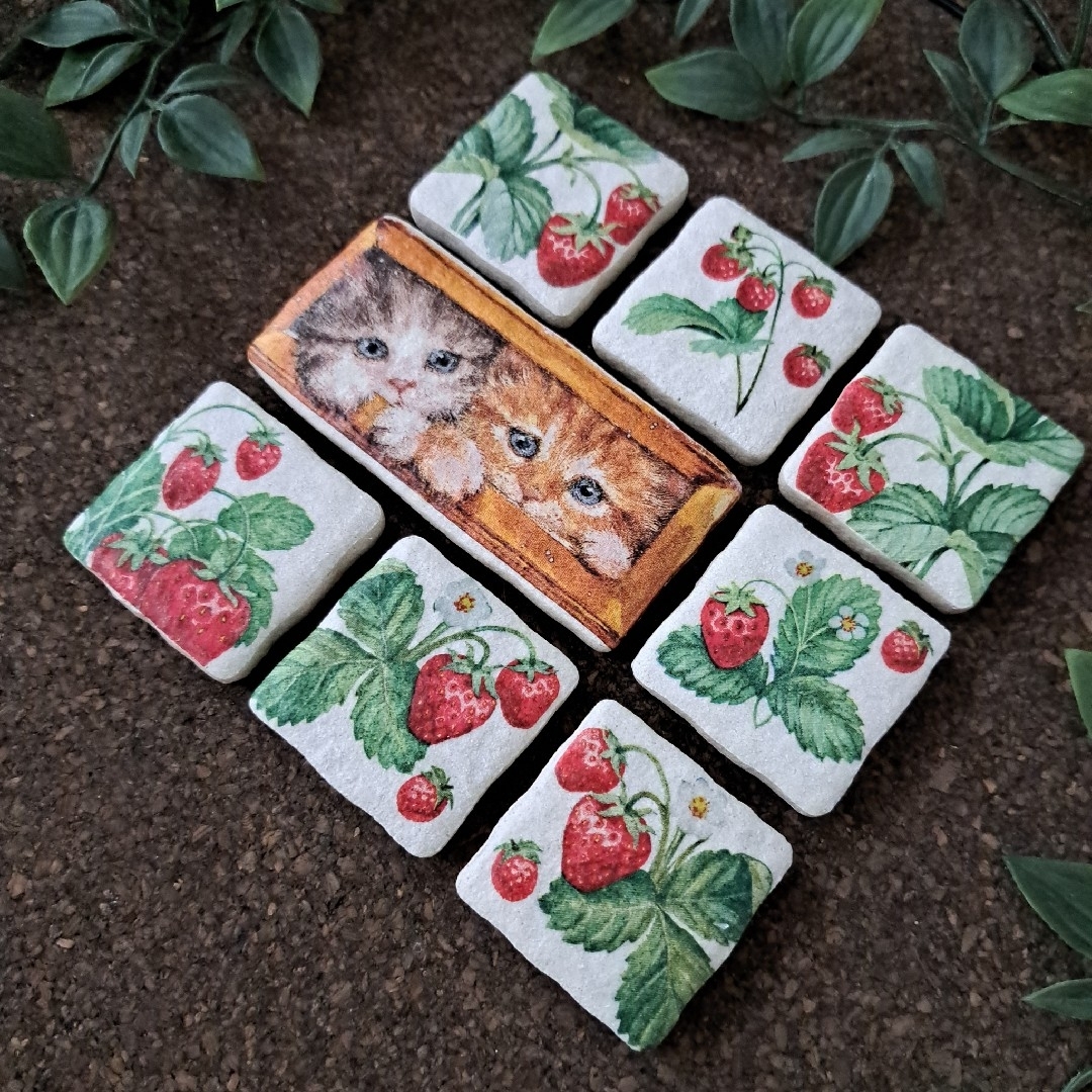 レンガ調タイル(苺 ねこ)デコパージュ　ペット　茶トラ　猫雑貨　ストロベリー