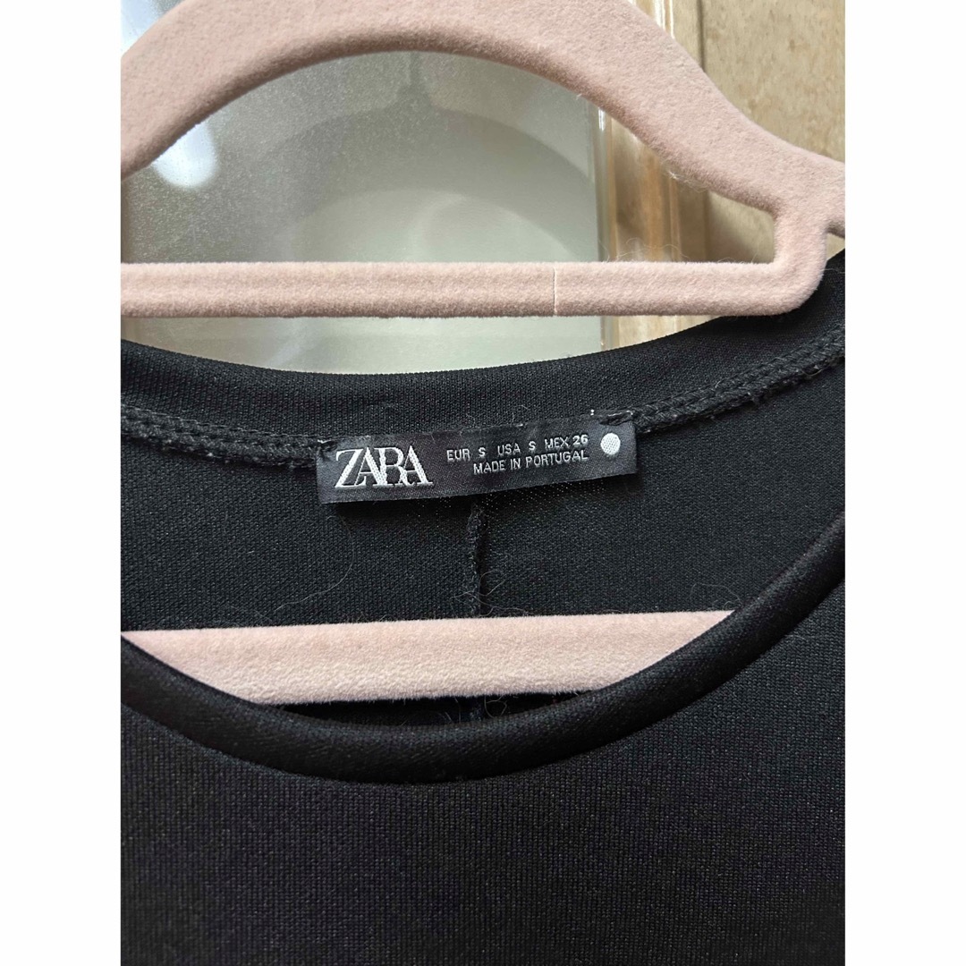 ZARA(ザラ)のZARA 黒ワンピース 半袖 レディースのワンピース(ひざ丈ワンピース)の商品写真