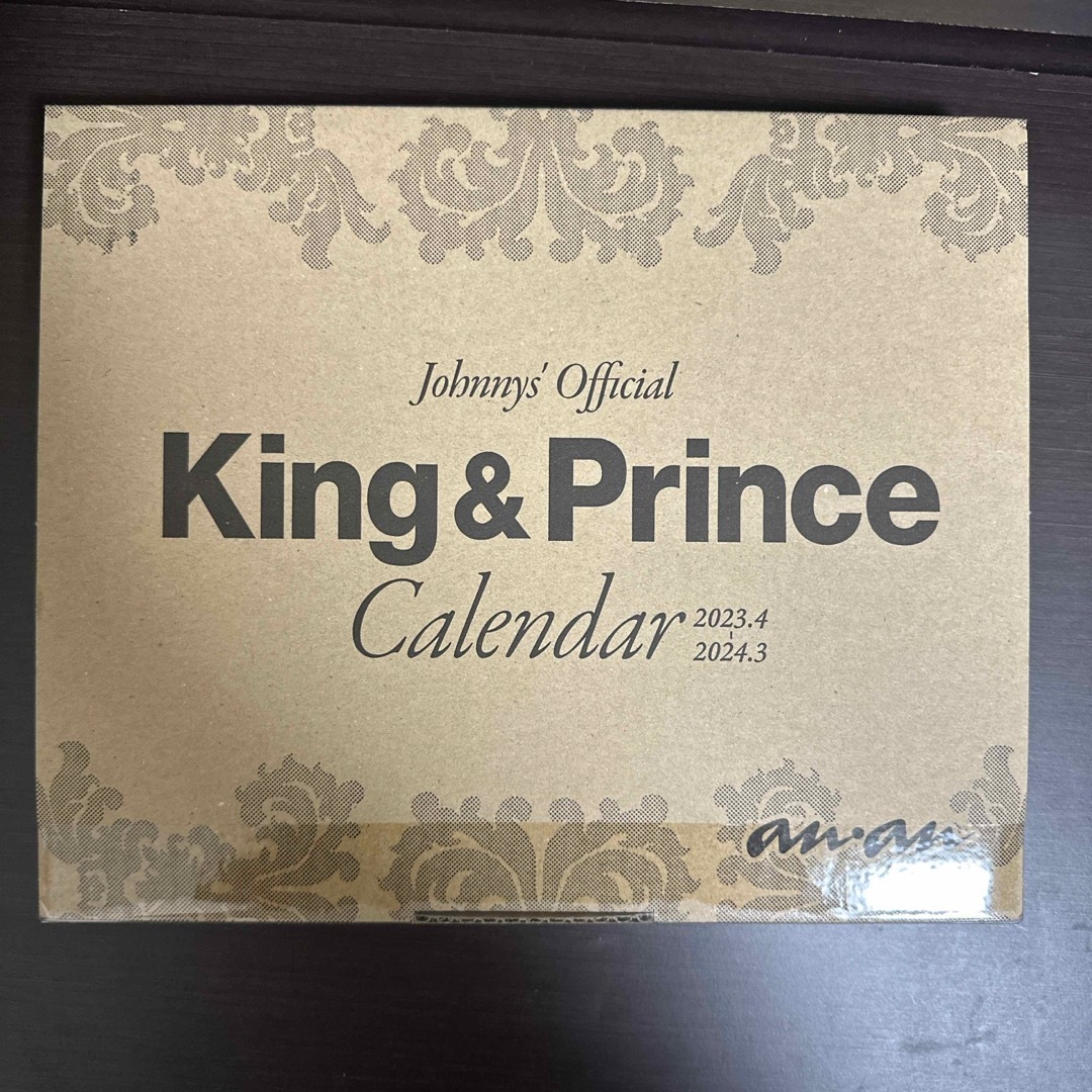 King & Prince(キングアンドプリンス)のＫｉｎｇ　＆　Ｐｒｉｎｃｅカレンダー　２０２３．４→２０２４．３　Ｊｏｈｎｎｙｓ インテリア/住まい/日用品の文房具(カレンダー/スケジュール)の商品写真