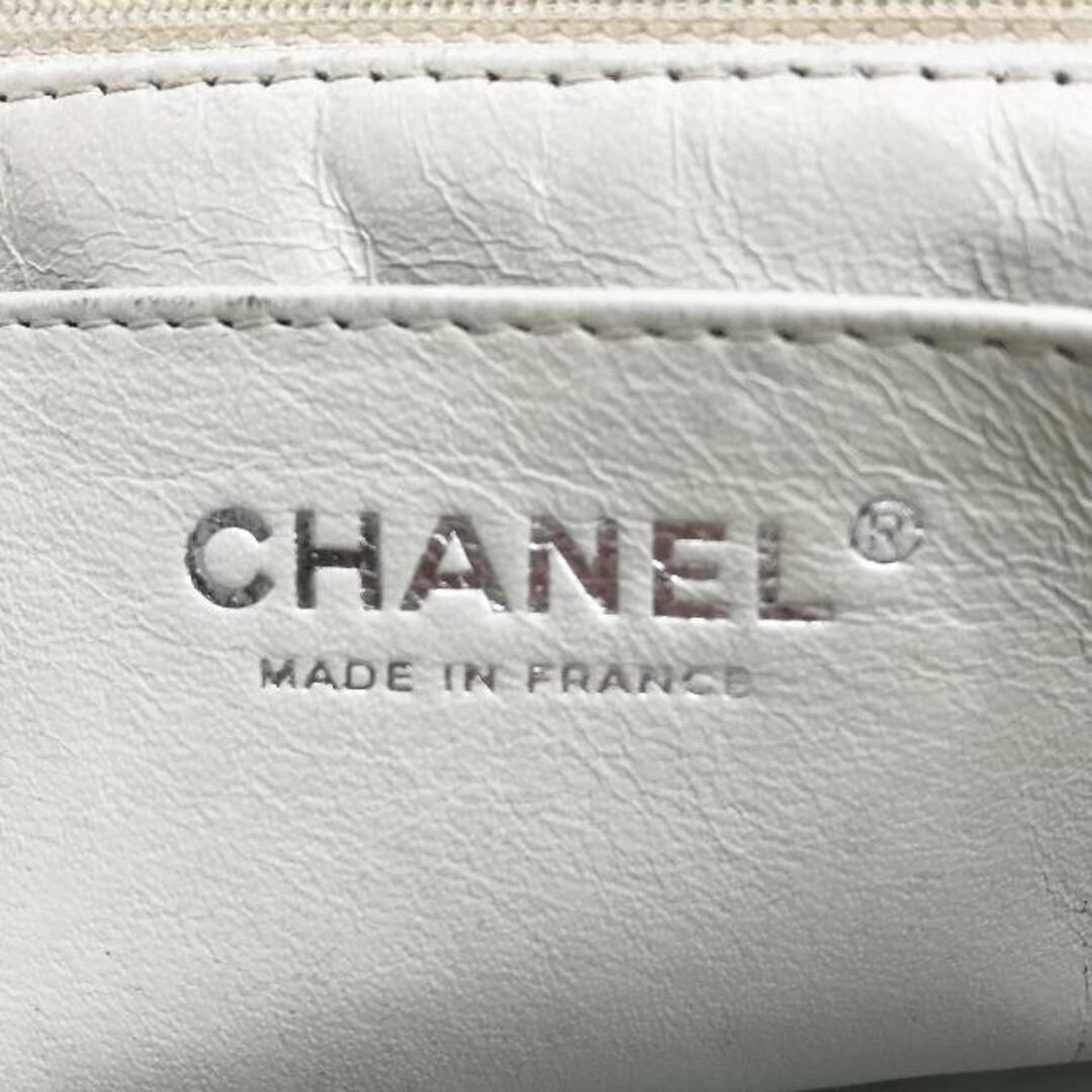 CHANEL(シャネル)の良品 CHANEL シャネル 2.55 キャビアスキン ターンロック チェーン ショルダー バッグ ホワイト a984 レディースのバッグ(ハンドバッグ)の商品写真