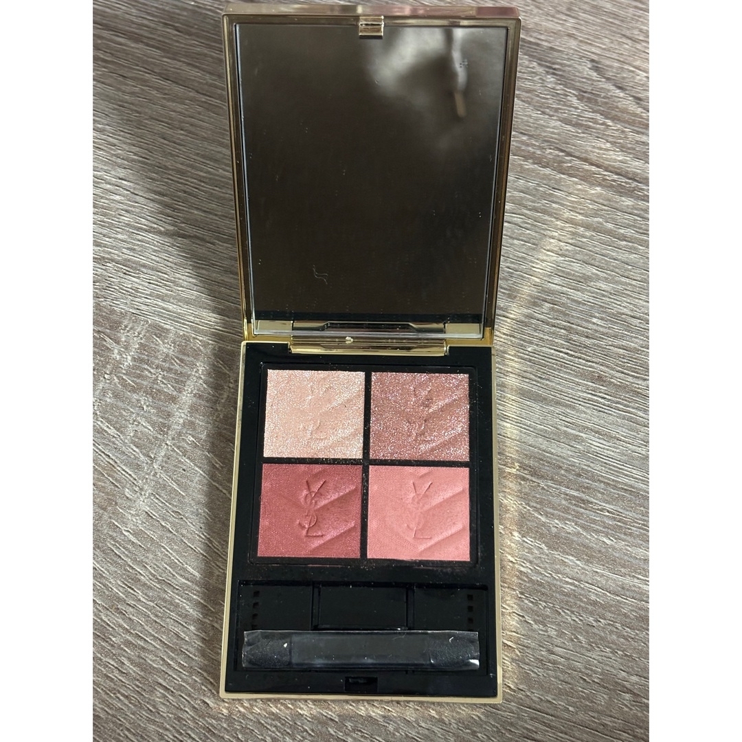 Yves Saint Laurent(イヴサンローラン)のYVES SAINT LAURENT クチュール アイシャドウ 500番 コスメ/美容のベースメイク/化粧品(パウダーアイブロウ)の商品写真