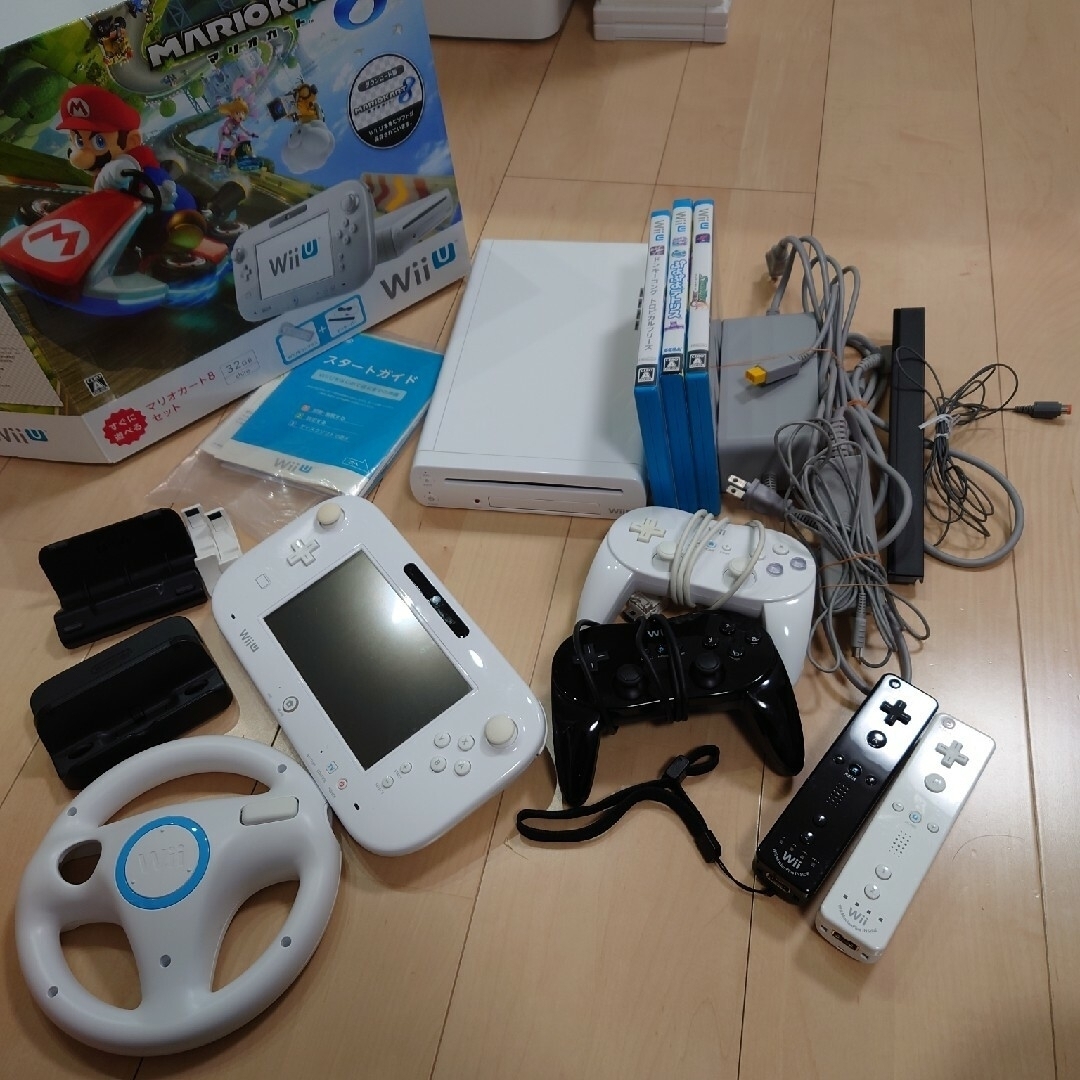 Wii U(ウィーユー)のWiiU 　コントローラ、ソフトセット エンタメ/ホビーのゲームソフト/ゲーム機本体(家庭用ゲーム機本体)の商品写真