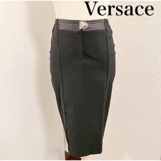 ヴェルサーチ(VERSACE)のスカート タイトスカート ブラック　ヴェルサーチ　Versace レディース　 (ひざ丈スカート)