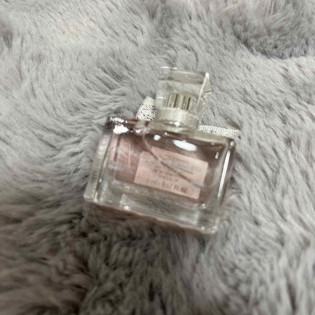 Christian Dior(クリスチャンディオール)のMiss Dior オードゥ　パルファン　ミニ　巾着 コスメ/美容の香水(香水(女性用))の商品写真