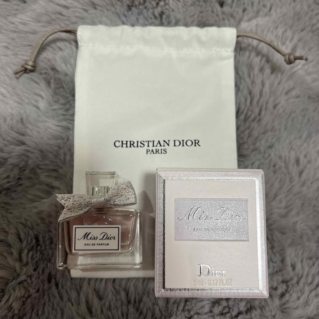 Christian Dior(クリスチャンディオール)のMiss Dior オードゥ　パルファン　ミニ　巾着 コスメ/美容の香水(香水(女性用))の商品写真