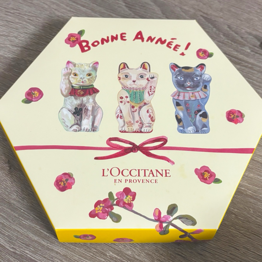 L'OCCITANE(ロクシタン)のL'OCCITANE 招き猫 ハンドクリームトリオ コスメ/美容のボディケア(ハンドクリーム)の商品写真