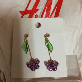 エイチアンドエム(H&M)のH&M葡萄のピアス(ピアス)