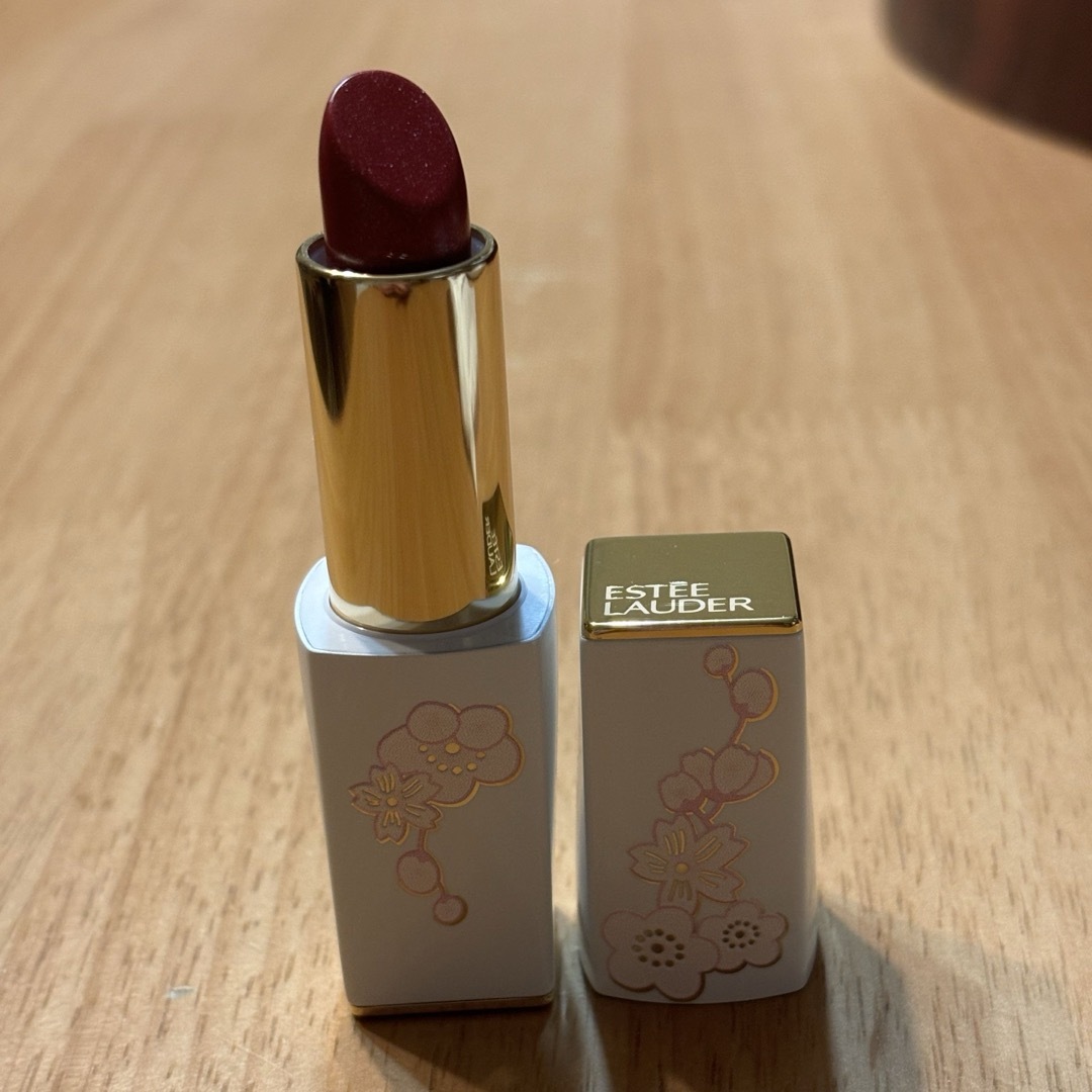 Estee Lauder(エスティローダー)のエスティ ローダー  ピュア カラー エンヴィ 573 パッション フルーツ コスメ/美容のベースメイク/化粧品(口紅)の商品写真