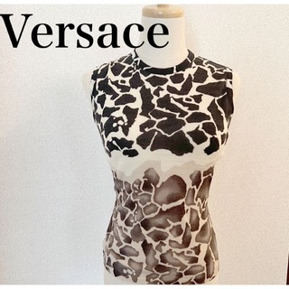 ヴェルサーチ(VERSACE)のノースリーブ カットソー　トップス　Versace ヴェルサーチ　レディース　(ニット/セーター)