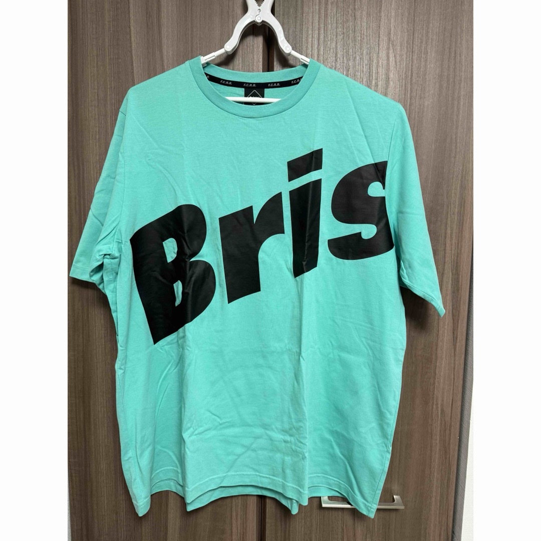 F.C.R.B.(エフシーアールビー)のFCRB  RELAX FIT BIG BRIS LOGO TEE メンズのトップス(Tシャツ/カットソー(半袖/袖なし))の商品写真