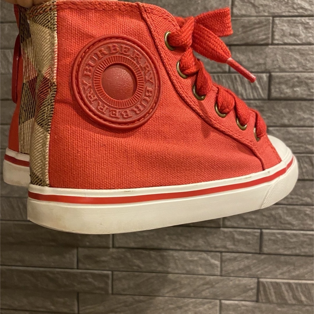BURBERRY(バーバリー)の⭐︎バーバリーチルドレン⭐︎26 赤 スニーカー キッズ/ベビー/マタニティのキッズ靴/シューズ(15cm~)(スニーカー)の商品写真