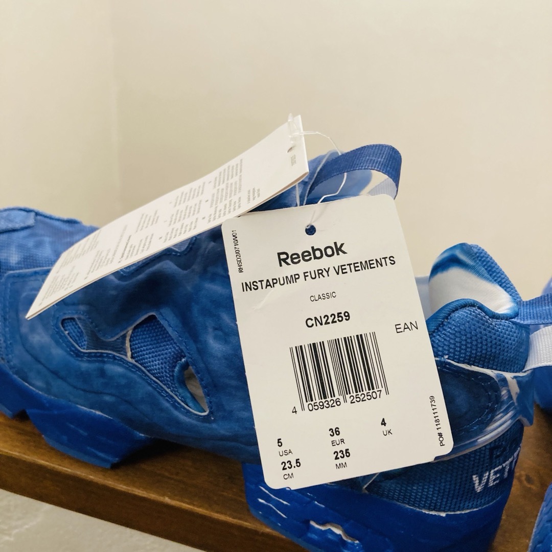 VETEMENTS(ヴェトモン)の【未使用品】VETEMENTS ×Reebok INSTAPUMP FURY レディースの靴/シューズ(スニーカー)の商品写真