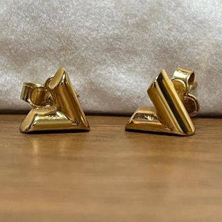 ルイヴィトン(LOUIS VUITTON)のルイヴィトン　LOUIS VUITTON ピアス　ピアスエセンシャルV(ピアス)