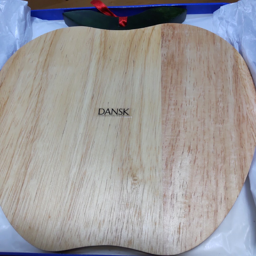 DANSK(ダンスク)のDANSK カッティングボード　木製　りんご型 インテリア/住まい/日用品のキッチン/食器(調理道具/製菓道具)の商品写真