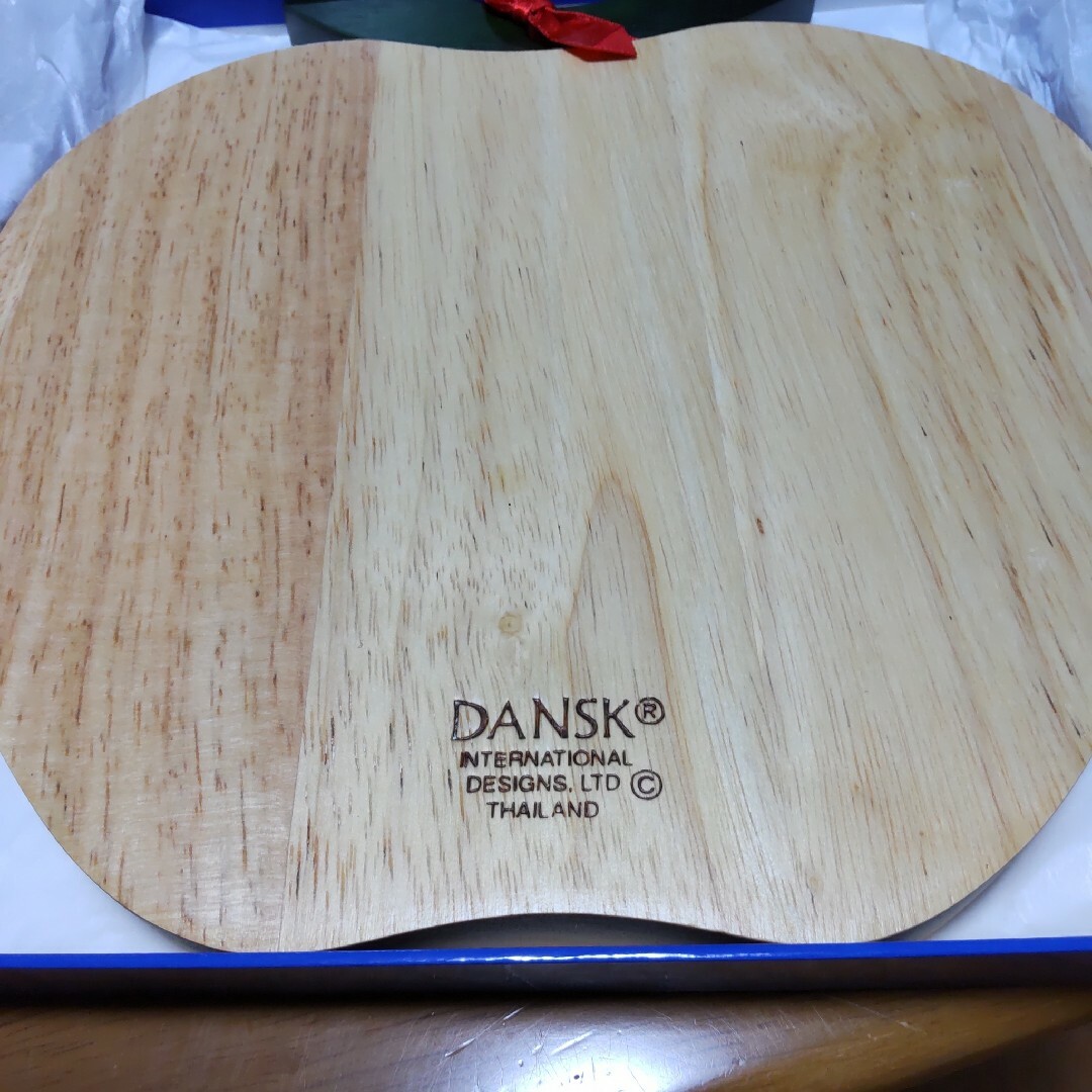 DANSK(ダンスク)のDANSK カッティングボード　木製　りんご型 インテリア/住まい/日用品のキッチン/食器(調理道具/製菓道具)の商品写真