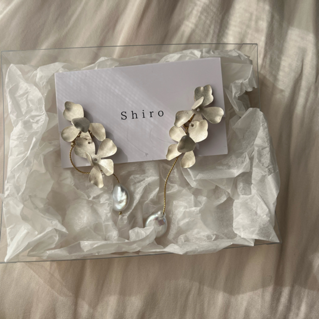shiro(シロ)の【新品未使用】Shiro  Sumire pearl  ブライダル　イヤリング レディースのアクセサリー(イヤリング)の商品写真