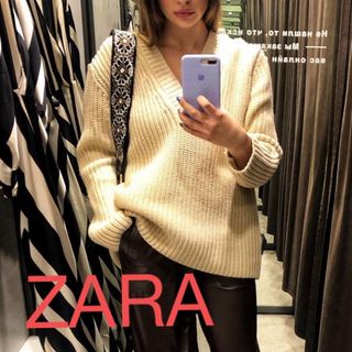 ザラ(ZARA)のzara Ｖネックニット ホワイト(ニット/セーター)