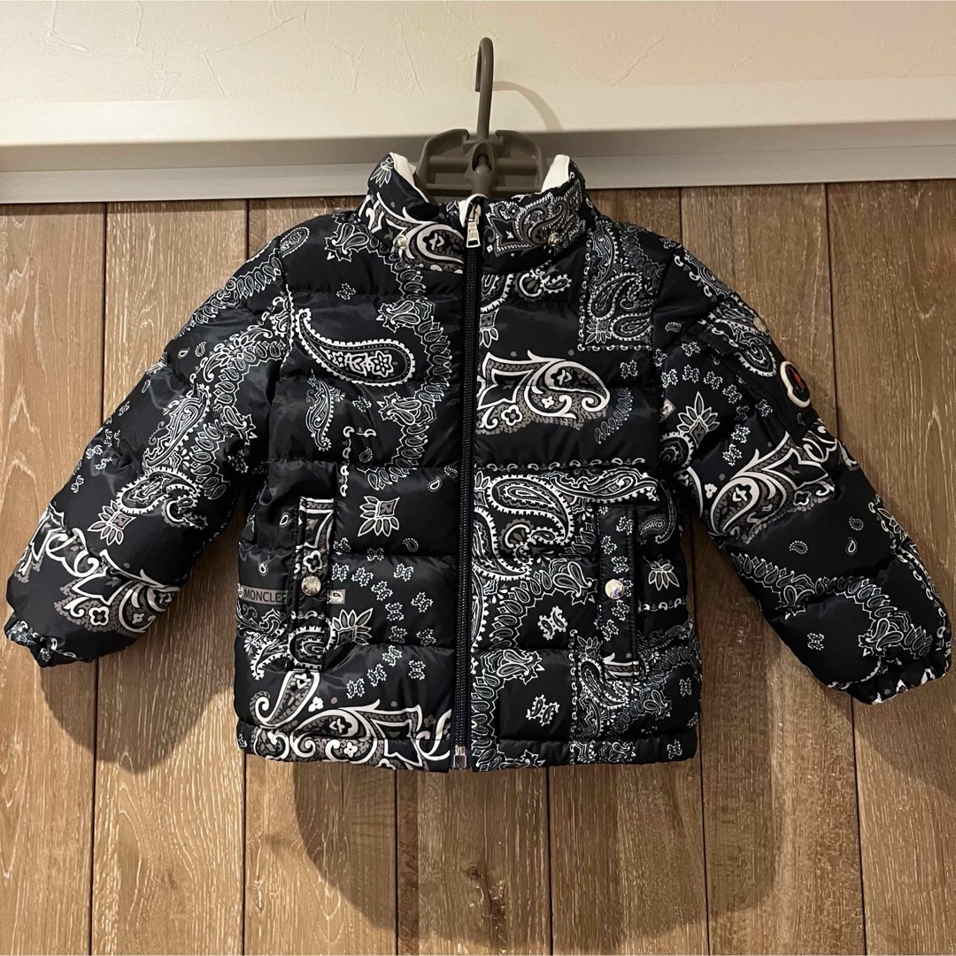 MONCLER(モンクレール)のMONCLERモンクレール　ペイズリー柄　ダウンジャケット　フード付　超美品 キッズ/ベビー/マタニティのキッズ服女の子用(90cm~)(ジャケット/上着)の商品写真