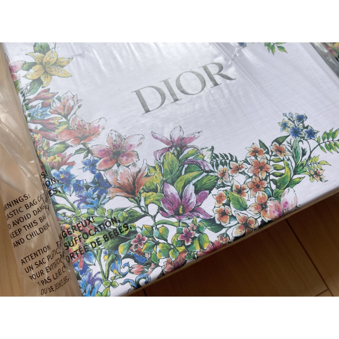 Dior(ディオール)の(お値下げ)【2個セット】DIOR 花柄 ギフトボックス 箱 コスメ/美容のコスメ/美容 その他(その他)の商品写真