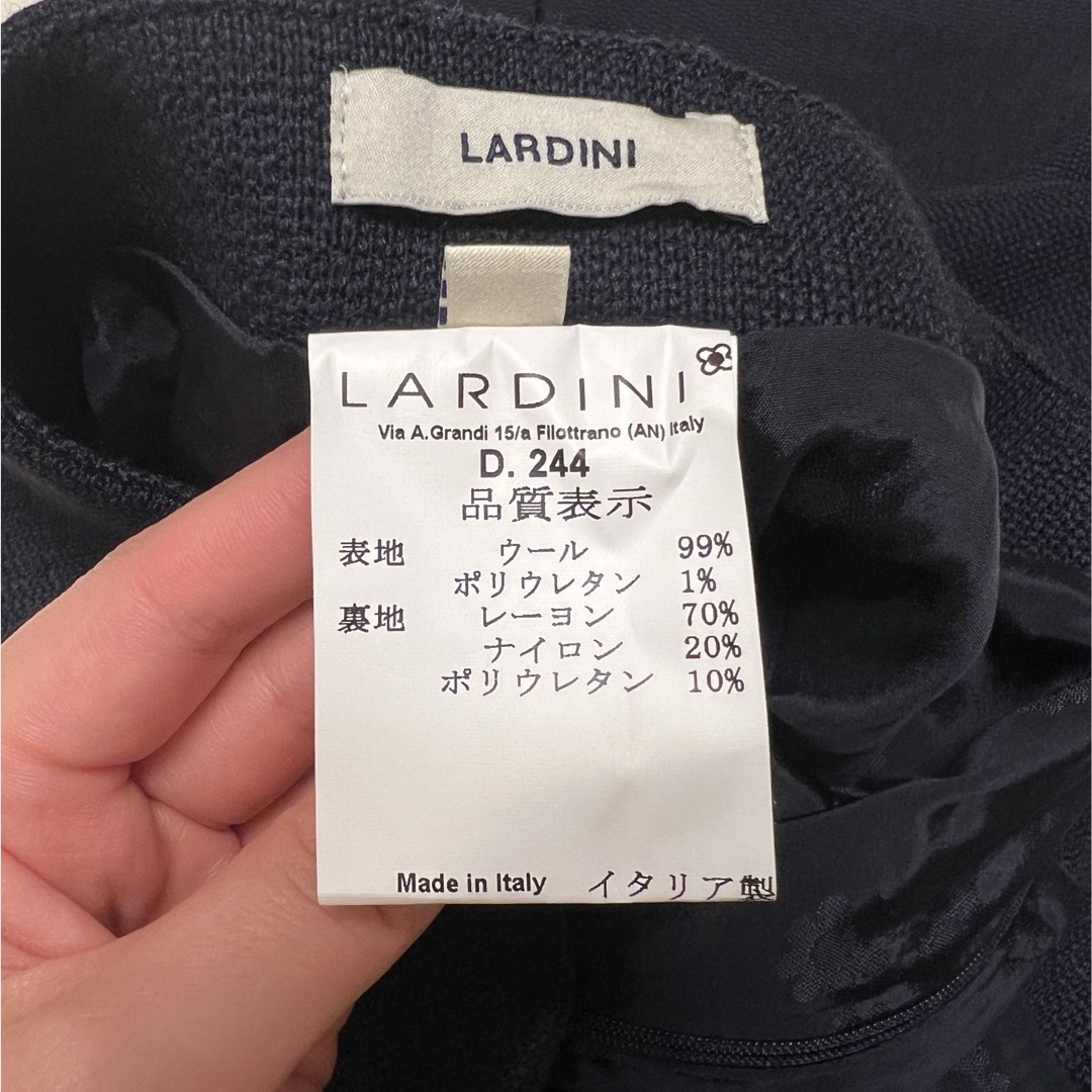 BARNEYS NEW YORK(バーニーズニューヨーク)のLARDINI タイトスカート レディースのスカート(ひざ丈スカート)の商品写真