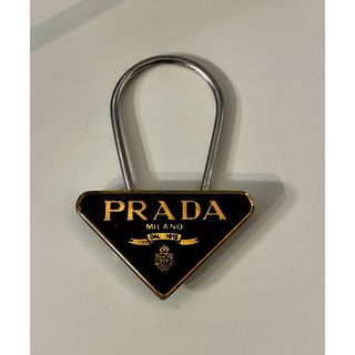 プラダ(PRADA)のプラダ　キーホルダー　キーリング　三角　ロゴ(キーホルダー)