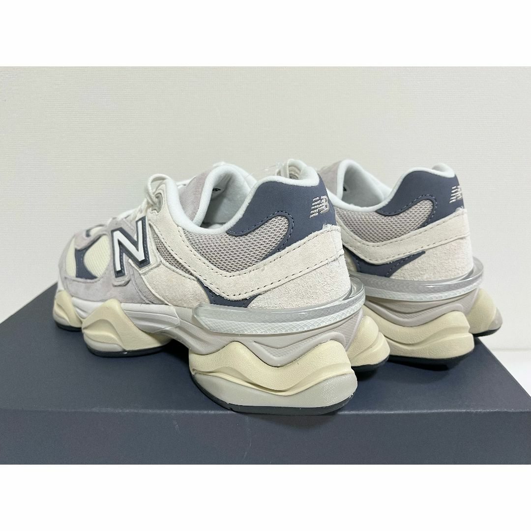 New Balance(ニューバランス)の【新品】24.5cm ニューバランス　U9060EEB　ベージュ レディースの靴/シューズ(スニーカー)の商品写真