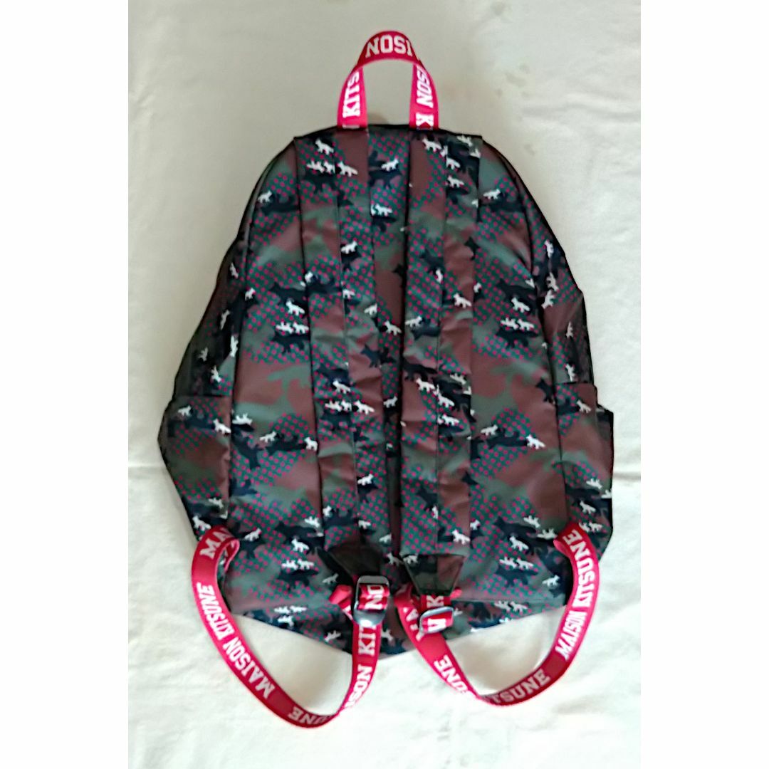 MAISON KITSUNE'(メゾンキツネ)のMAISON KITSUNE EASTPAK Camo Foxバックパック 美品 レディースのバッグ(リュック/バックパック)の商品写真