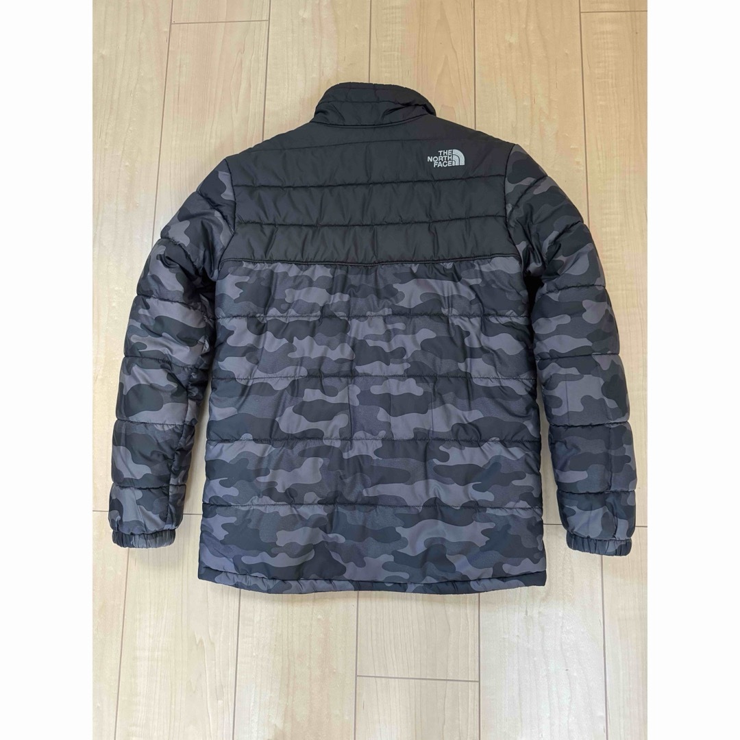 THE NORTH FACE(ザノースフェイス)のノースフェイス　リバーシブルダウンM(10/12) キッズ/ベビー/マタニティのキッズ服男の子用(90cm~)(ジャケット/上着)の商品写真