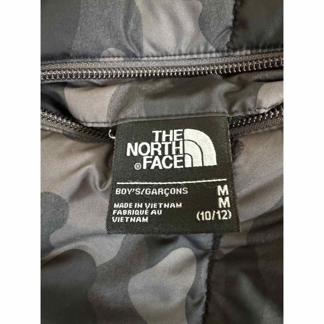 THE NORTH FACE(ザノースフェイス)のノースフェイス　リバーシブルダウンM(10/12) キッズ/ベビー/マタニティのキッズ服男の子用(90cm~)(ジャケット/上着)の商品写真