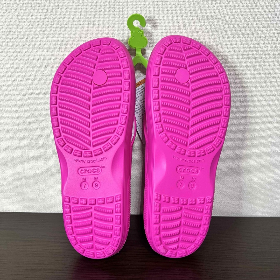 crocs(クロックス)の【新品】crocs サンダル クラシック ジビッタブル フリップ 25cm レディースの靴/シューズ(サンダル)の商品写真