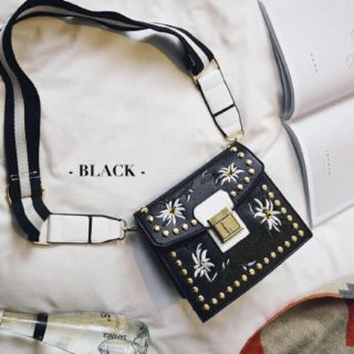 ザラ(ZARA)の新品未使用 ビンテージ 刺繍 バッグ エンブロイダリー ショルダーバッグ(ショルダーバッグ)