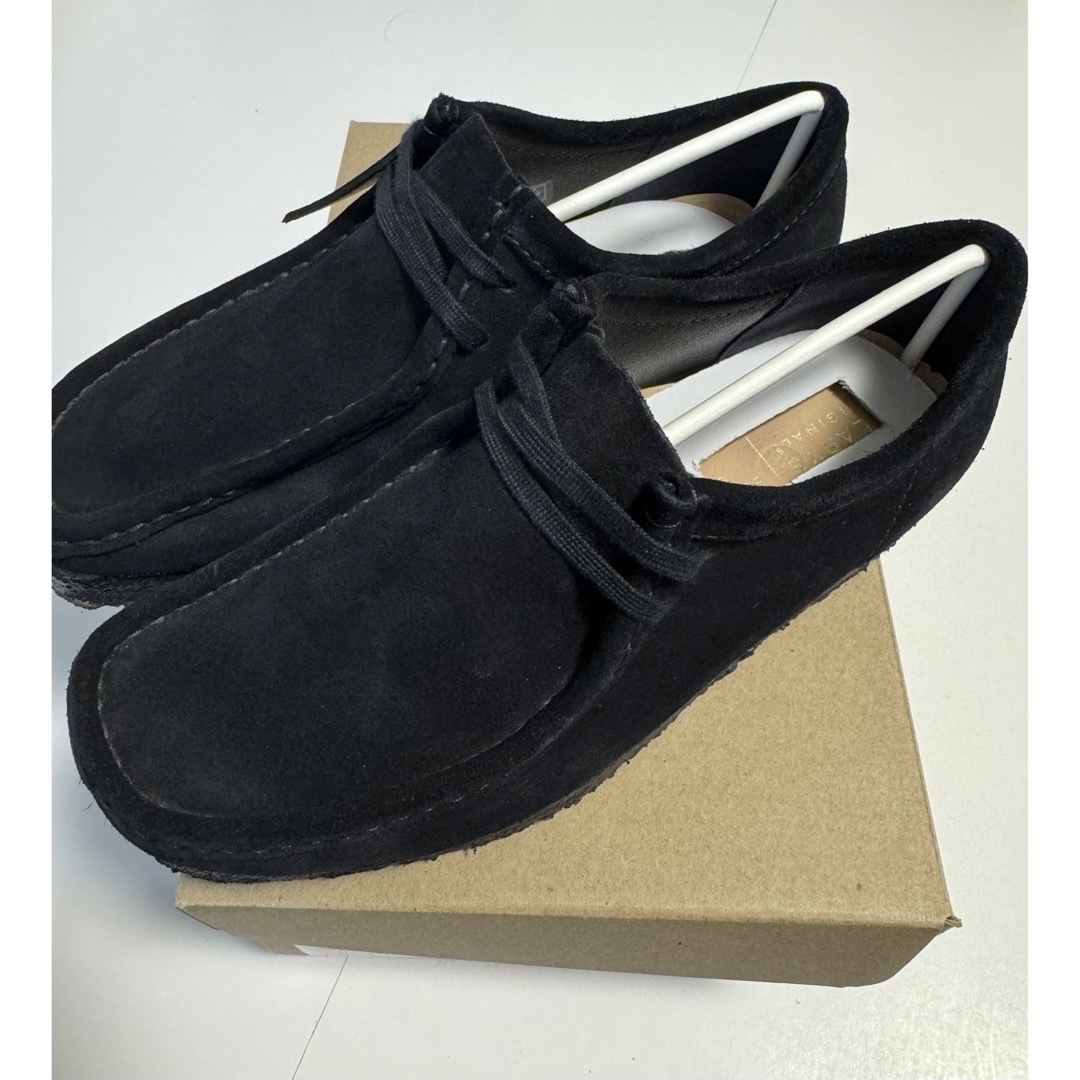 Clarks(クラークス)のCLARKS クラークス WALLABEE ワラビー  NAVY アローズ 別注 メンズの靴/シューズ(スリッポン/モカシン)の商品写真