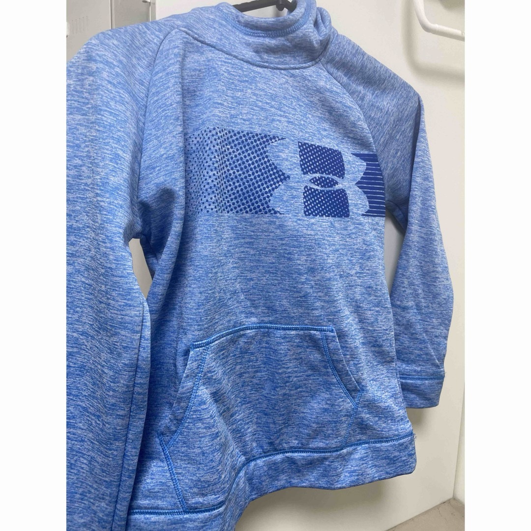 UNDER ARMOUR(アンダーアーマー)のアンダーアーマーキッズパーカー　140サイズ キッズ/ベビー/マタニティのキッズ服男の子用(90cm~)(ジャケット/上着)の商品写真