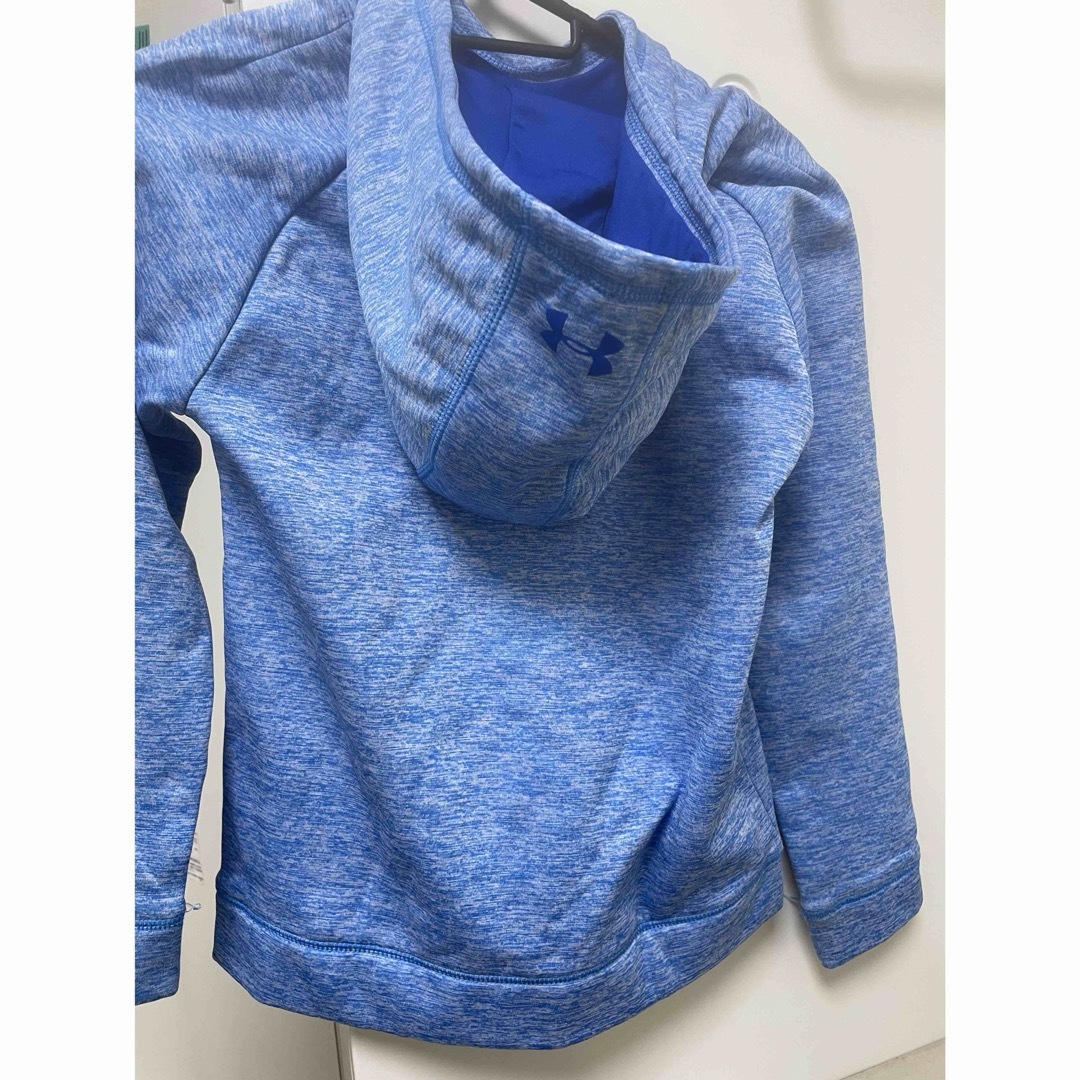 UNDER ARMOUR(アンダーアーマー)のアンダーアーマーキッズパーカー　140サイズ キッズ/ベビー/マタニティのキッズ服男の子用(90cm~)(ジャケット/上着)の商品写真