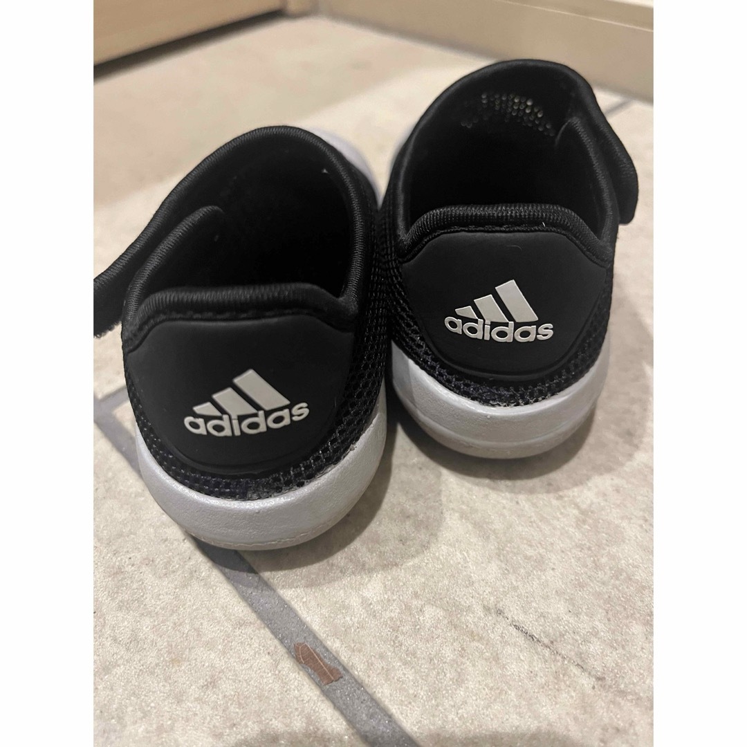 adidas(アディダス)のadidas キッズサンダル キッズ/ベビー/マタニティのキッズ靴/シューズ(15cm~)(サンダル)の商品写真