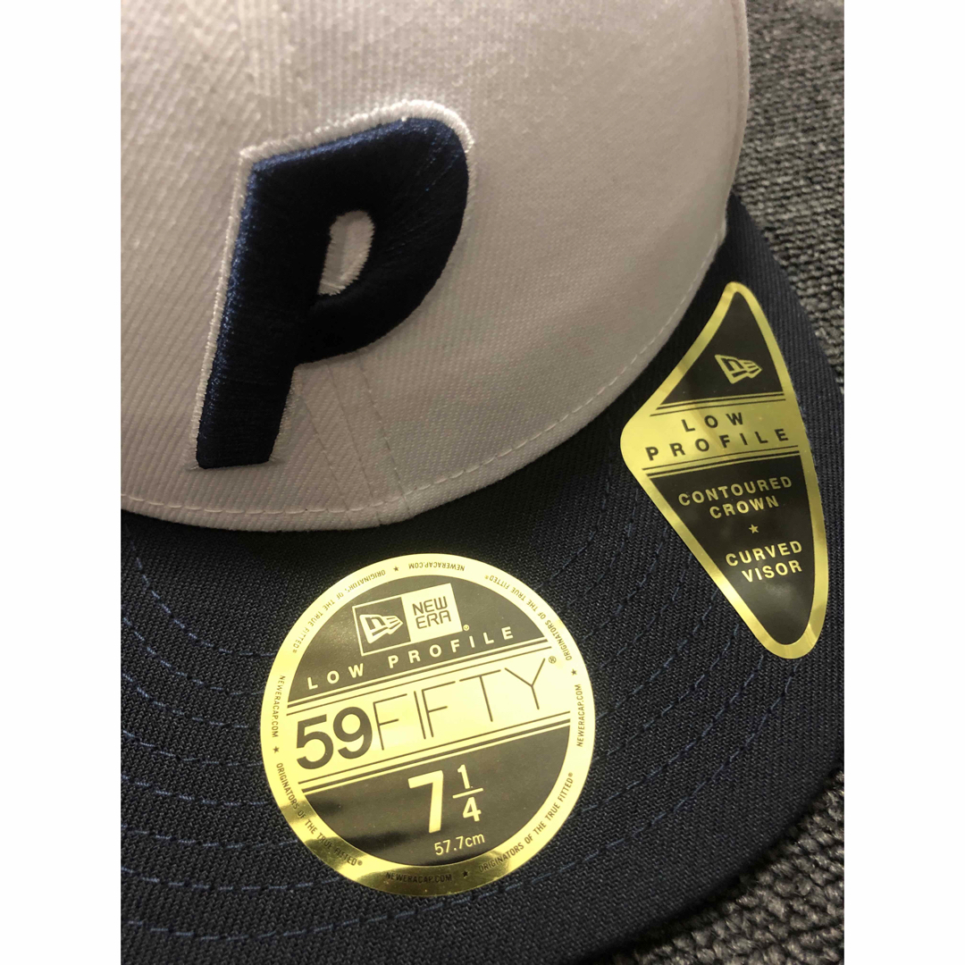 PALACE(パレス)の【新品】PALACE P New Era Lp 59Fifty white メンズの帽子(キャップ)の商品写真