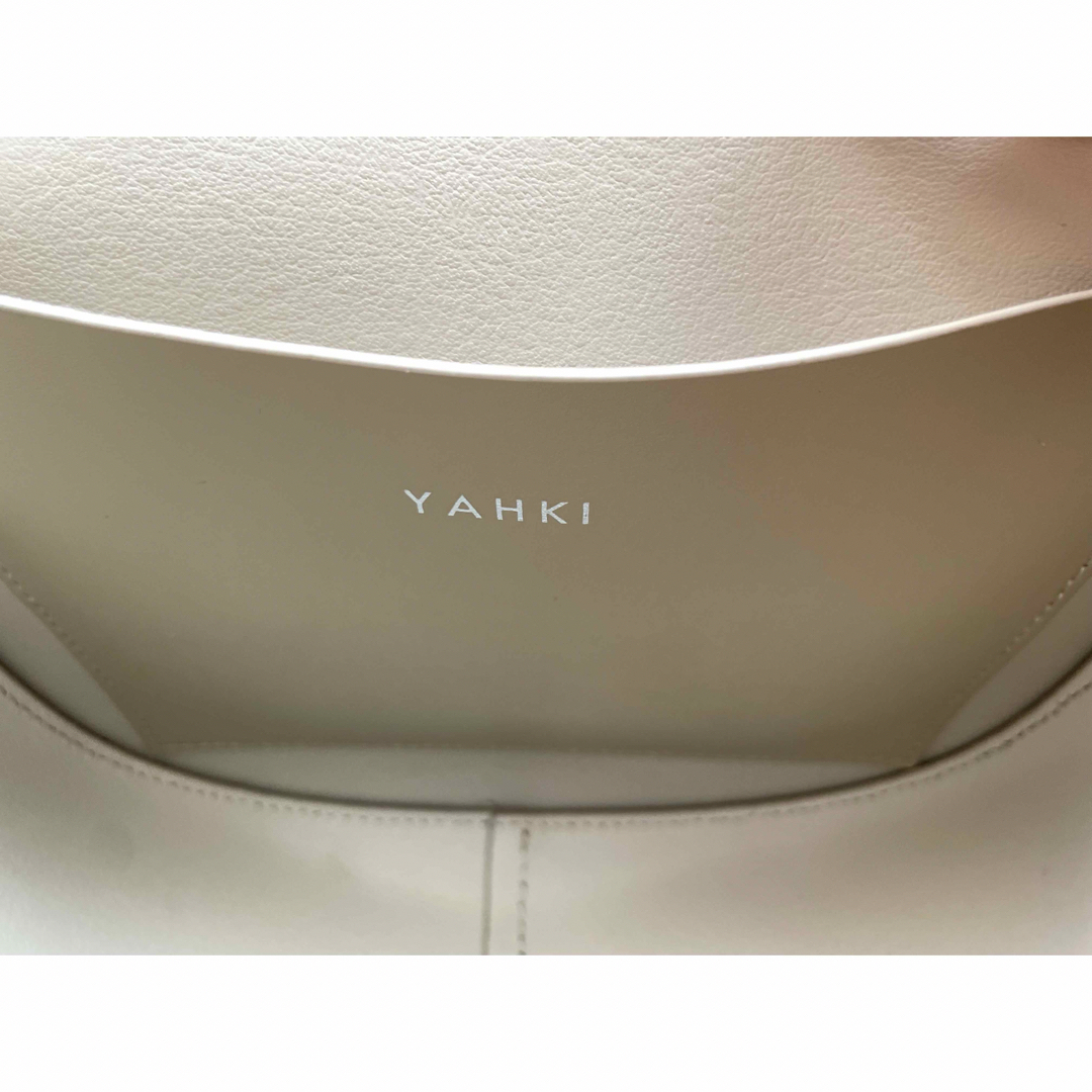 YAHKI(ヤーキ)のYAHKI ヤーキ 　レザー　ショルダーバッグ レディースのバッグ(ショルダーバッグ)の商品写真