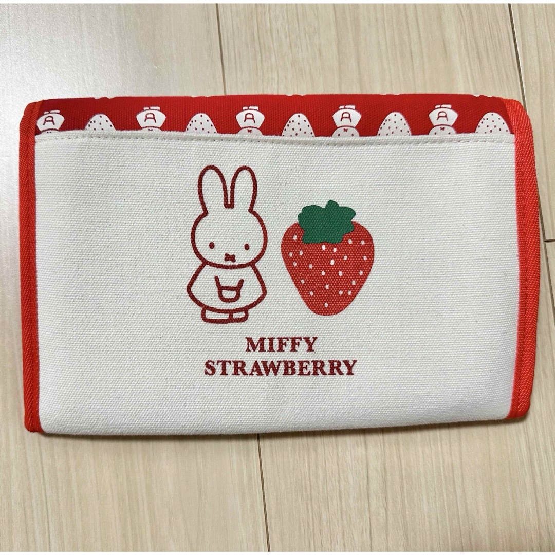 miffy(ミッフィー)のmiffy ミッフィー 苺 じゃばら キッズ/ベビー/マタニティのマタニティ(母子手帳ケース)の商品写真