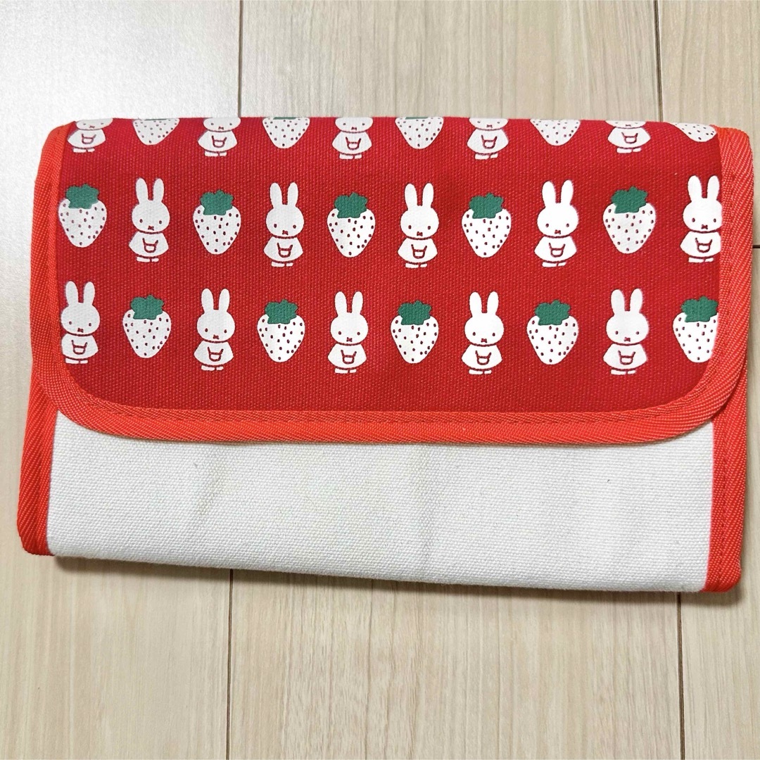 miffy(ミッフィー)のmiffy ミッフィー 苺 じゃばら キッズ/ベビー/マタニティのマタニティ(母子手帳ケース)の商品写真