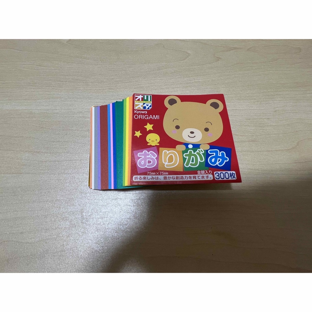 DAISO(ダイソー)の折り紙　美品　大小セット キッズ/ベビー/マタニティのおもちゃ(知育玩具)の商品写真