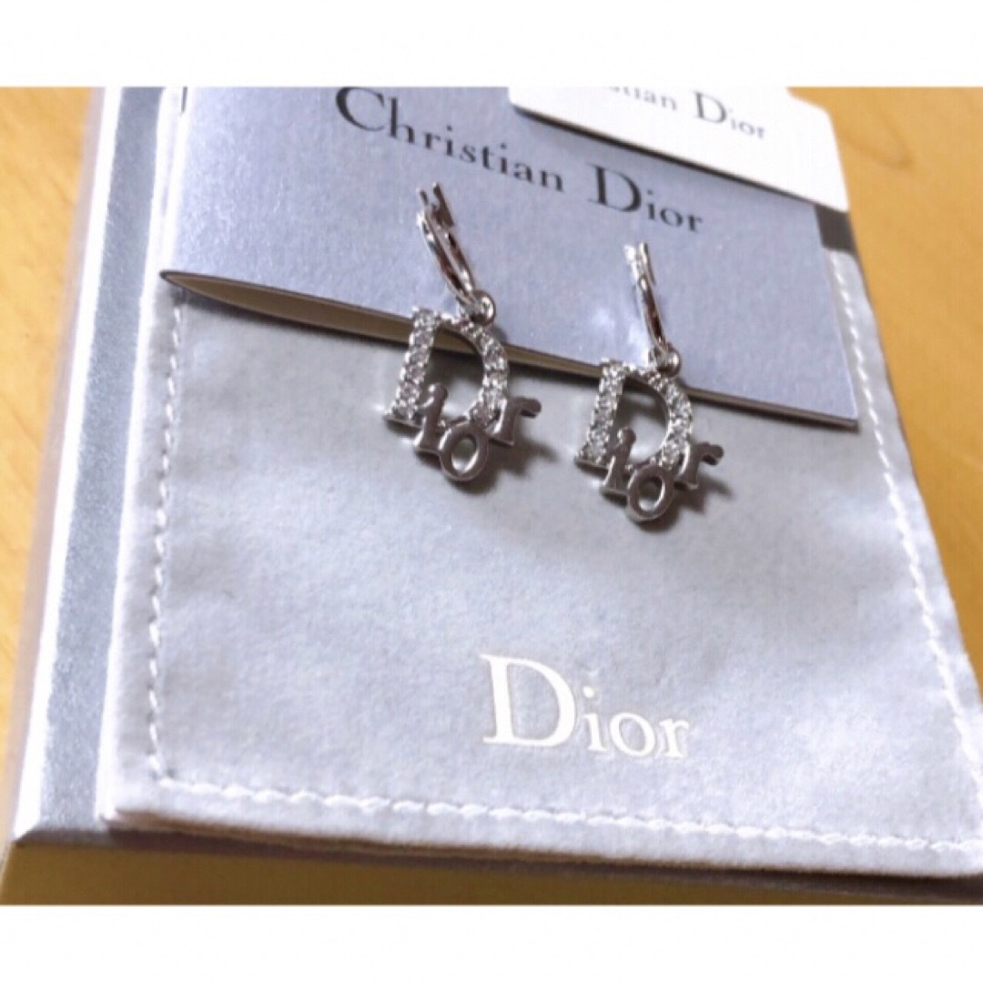 Christian Dior(クリスチャンディオール)のフープピアス シルバーロゴ Christian Dior レディースのアクセサリー(ピアス)の商品写真