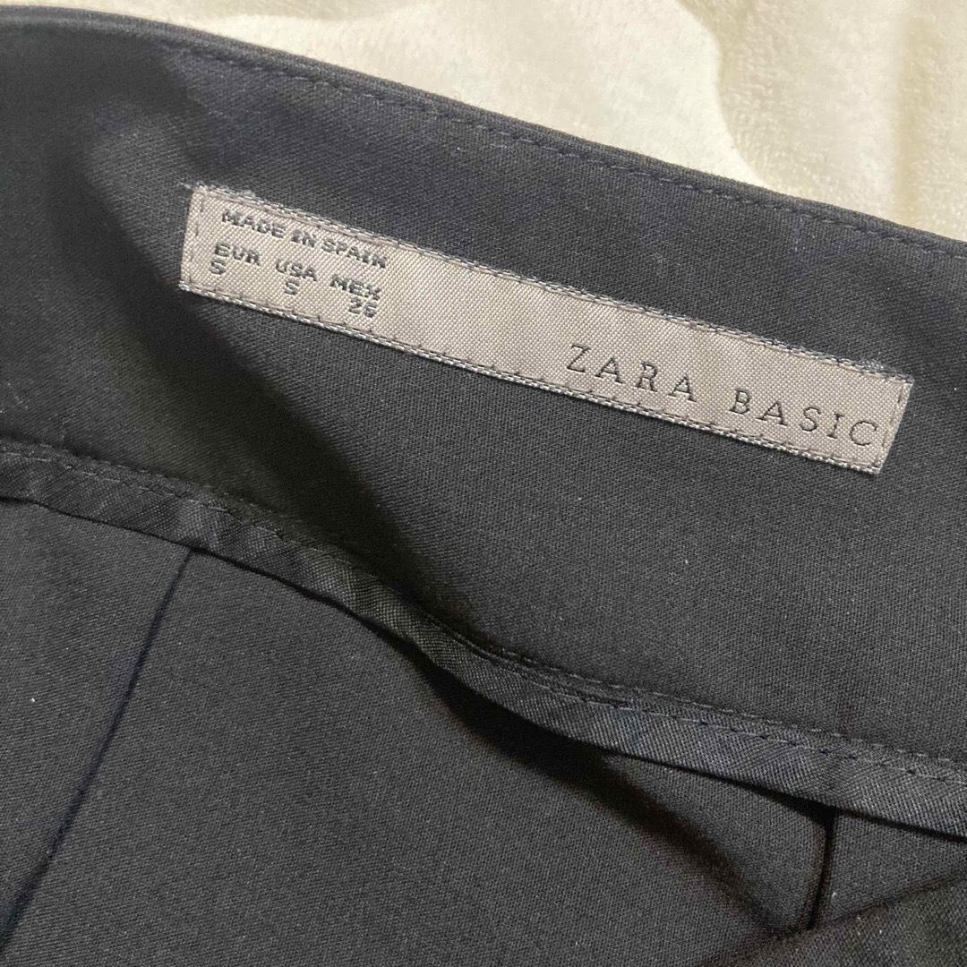 ZARA(ザラ)のZARA ブラック 膝上スカート Sサイズ レディースのスカート(ひざ丈スカート)の商品写真