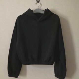 ザラ(ZARA)のZARA  ショート丈パーカー(パーカー)