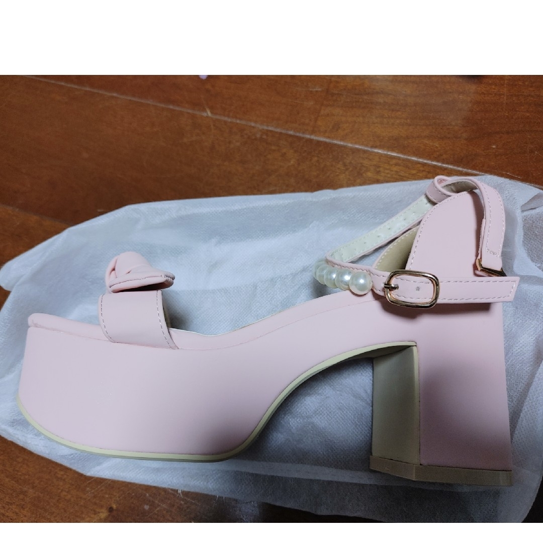 titty&co(ティティアンドコー)のピンク 厚底 パールサンダル レディースの靴/シューズ(サンダル)の商品写真