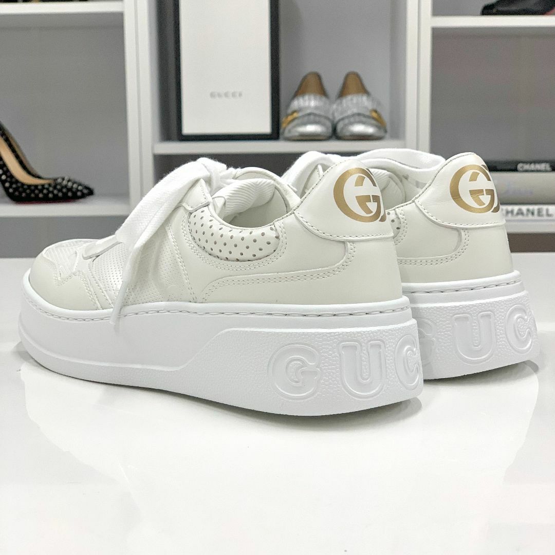 Gucci(グッチ)の8527 未使用 グッチ GGエンボスレザー スニーカー ホワイト レディースの靴/シューズ(スニーカー)の商品写真