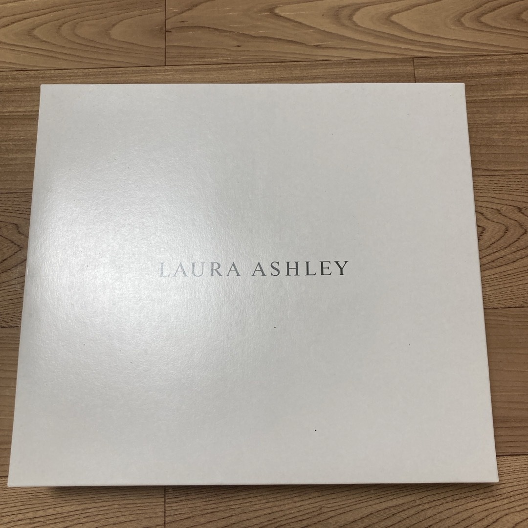 LAURA ASHLEY(ローラアシュレイ)のLAURA ASHLEY ボタニカルボディウォッシュ コスメ/美容のボディケア(ボディソープ/石鹸)の商品写真