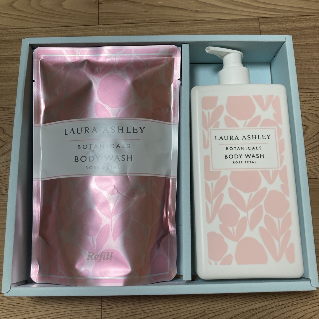 LAURA ASHLEY(ローラアシュレイ)のLAURA ASHLEY ボタニカルボディウォッシュ コスメ/美容のボディケア(ボディソープ/石鹸)の商品写真