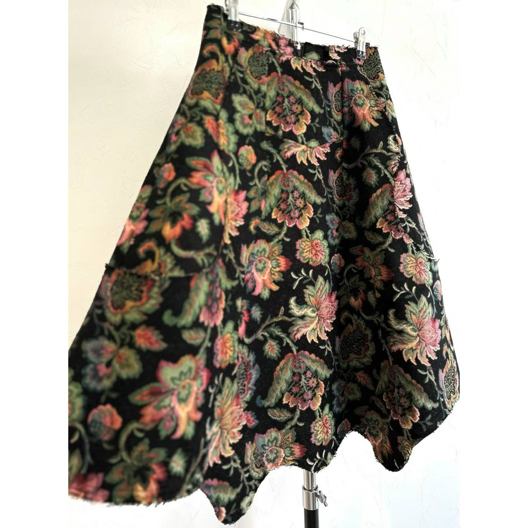 COMME des GARCONS(コムデギャルソン)の2016AW コムデギャルソン　刺繍スカート レディースのスカート(ロングスカート)の商品写真
